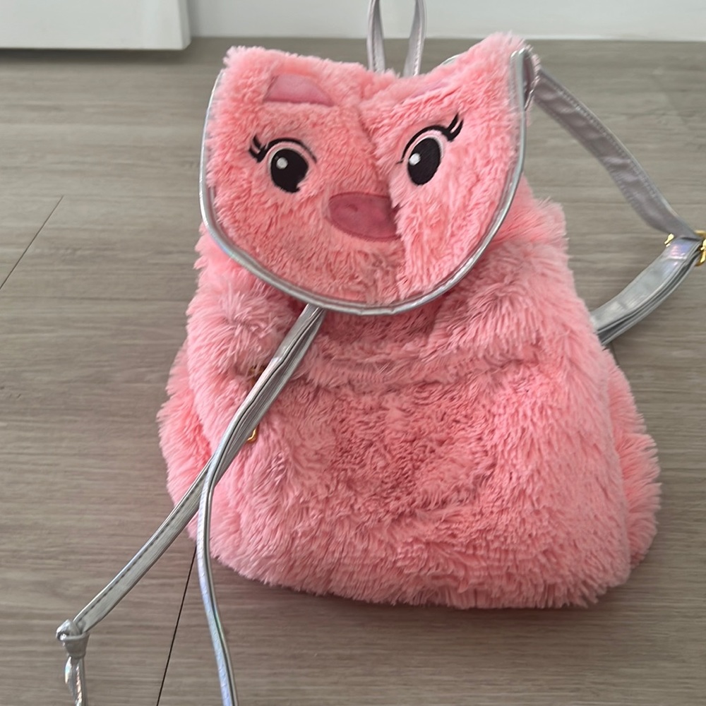 The bag is a pink pig for kids and has a lot of space.